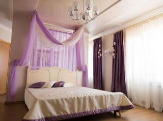 Отель irisHotels Mariupol Мариуполь Номер «Премиум» с кроватью размера «king-size»-2